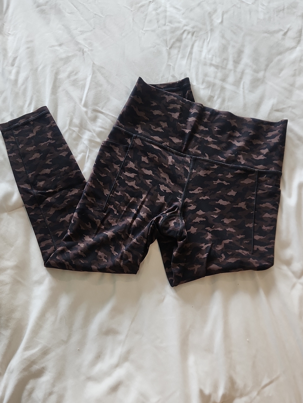 Athleta Salutation Stash Pocket II Printed 7/8 Tight Legging